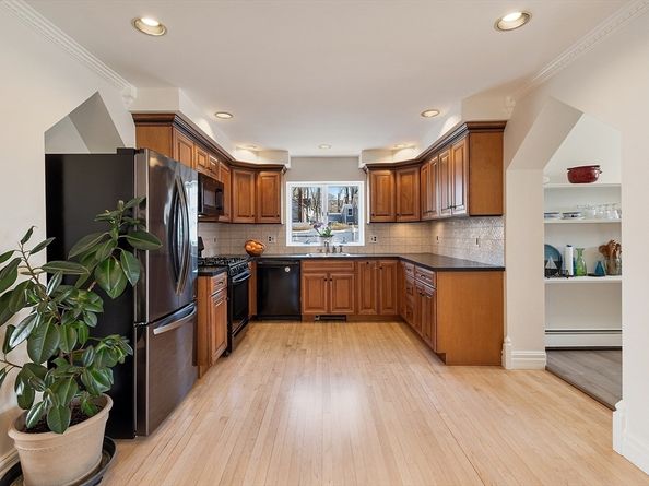 303 Nahant Rd, Nahant MA 01908