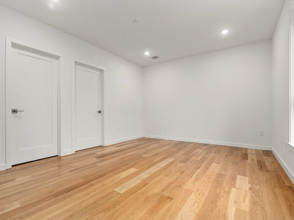 267 Old Colony 310, Boston MA 02127