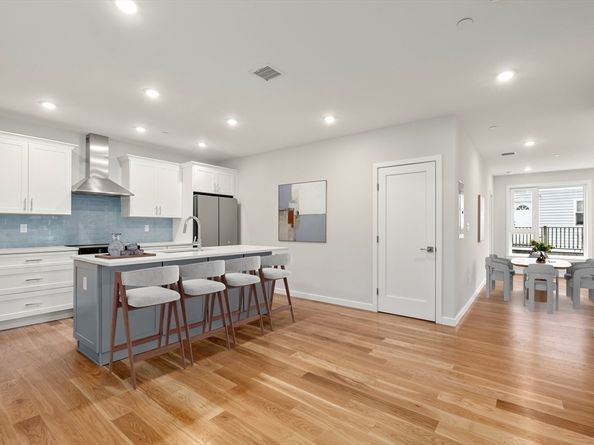 267 Old Colony 310, Boston MA 02127