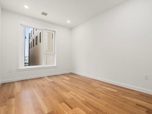 267 Old Colony 310, Boston MA 02127