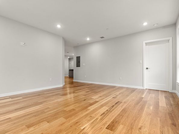 267 Old Colony 310, Boston MA 02127