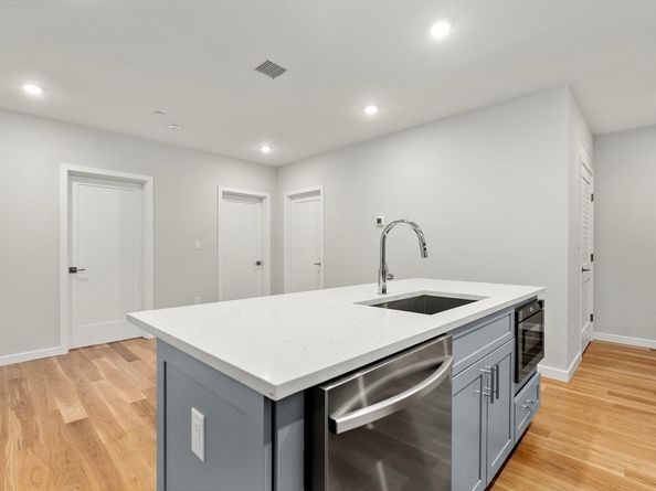 267 Old Colony 310, Boston MA 02127
