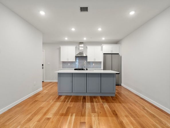 267 Old Colony 310, Boston MA 02127