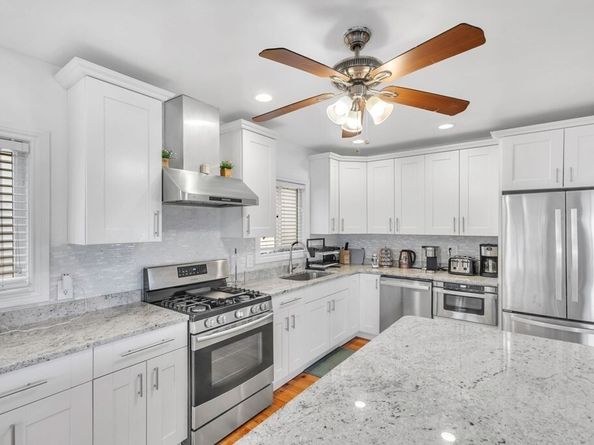 176 W Elm Ave, Quincy MA 02170