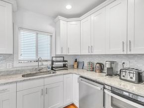 176 W Elm Ave, Quincy MA 02170