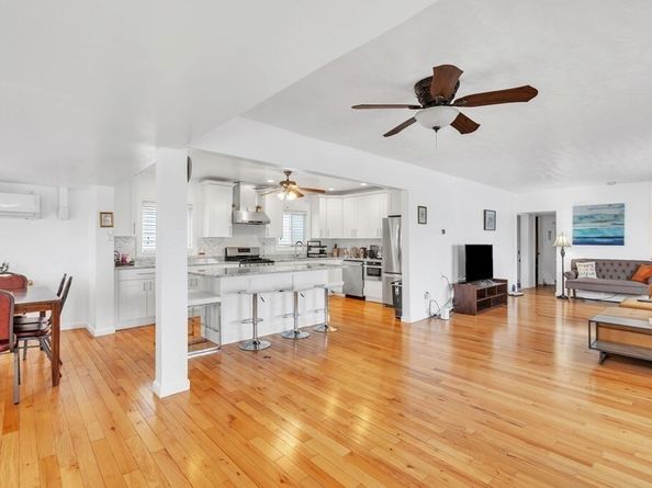 176 W Elm Ave, Quincy MA 02170