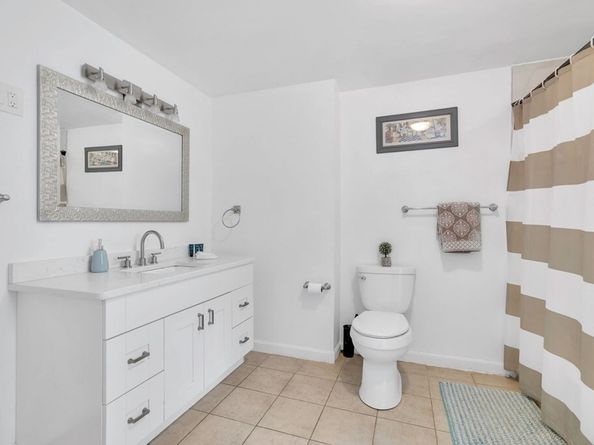 176 W Elm Ave, Quincy MA 02170