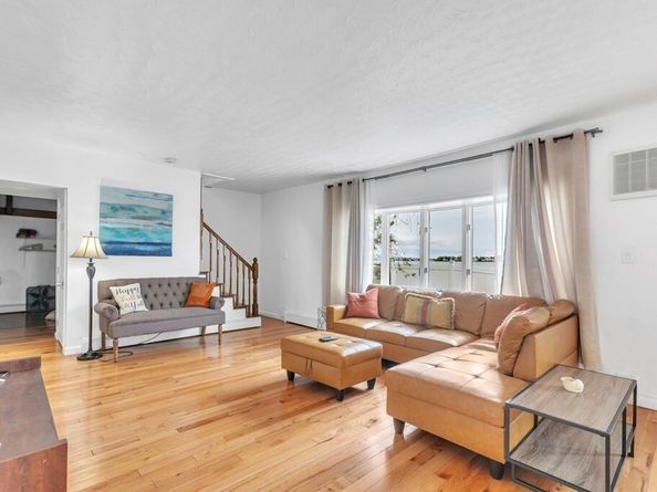 176 W Elm Ave, Quincy MA 02170