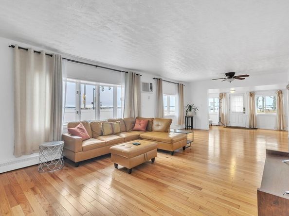 176 W Elm Ave, Quincy MA 02170
