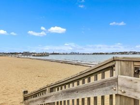 176 W Elm Ave, Quincy MA 02170