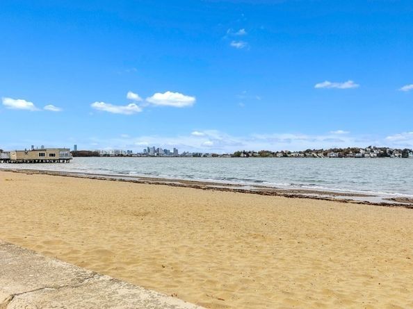 176 W Elm Ave, Quincy MA 02170