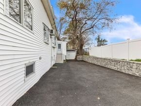 176 W Elm Ave, Quincy MA 02170