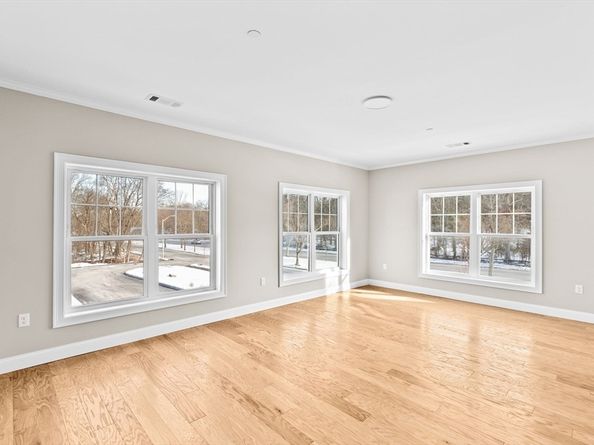 485 Blue Hills Parkway 21, Milton MA 02186