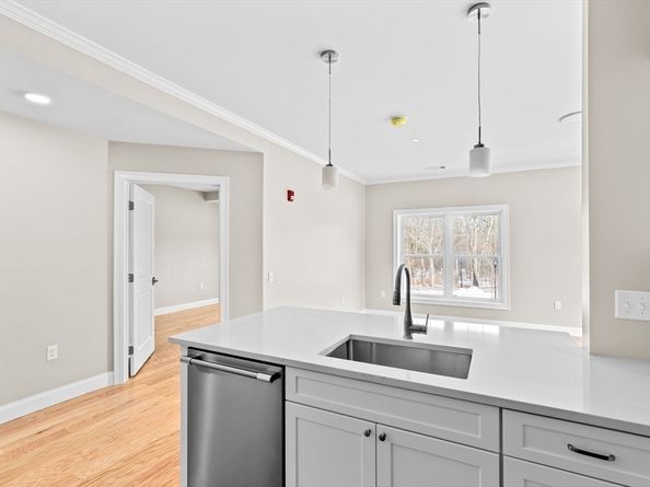 485 Blue Hills Parkway 21, Milton MA 02186