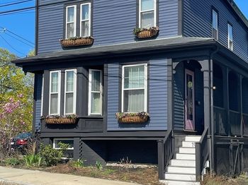 198 Byron St