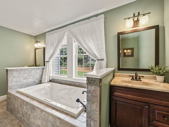 32 Rickey Ln, Wareham MA 02538