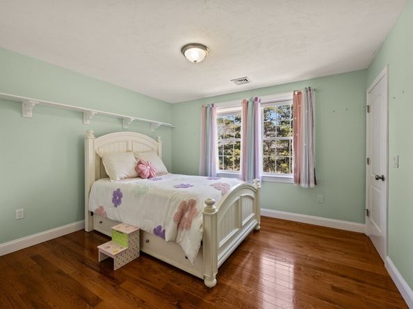 32 Rickey Ln, Wareham MA 02538