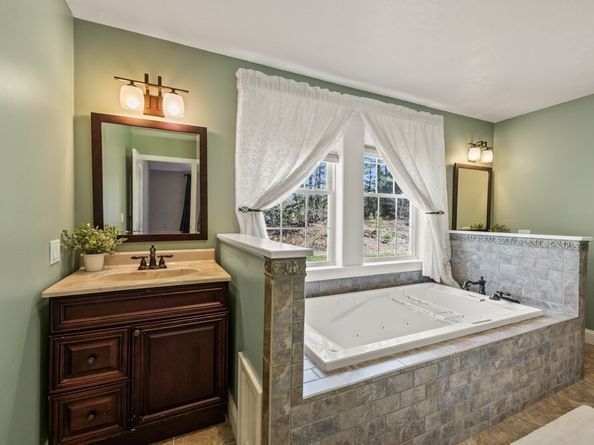 32 Rickey Ln, Wareham MA 02538