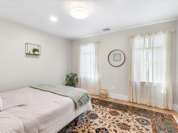 68 Evergreen B, Newton MA 02466