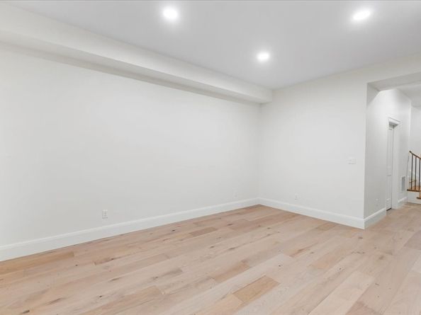 68 Evergreen B, Newton MA 02466