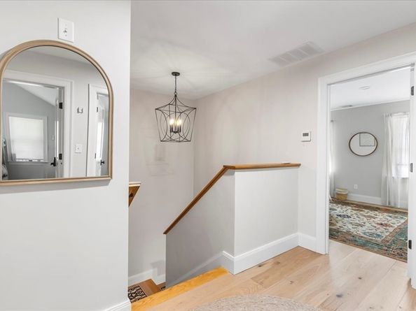 68 Evergreen B, Newton MA 02466
