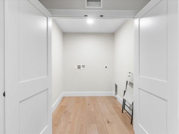 68 Evergreen B, Newton MA 02466