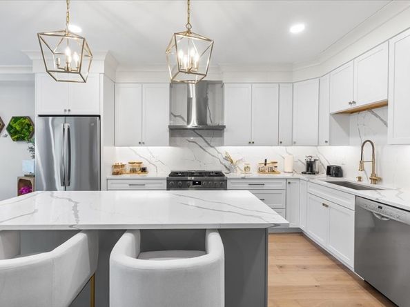 68 Evergreen B, Newton MA 02466