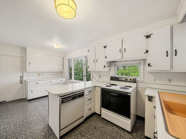 66 Windmill Ln, Arlington MA 02474
