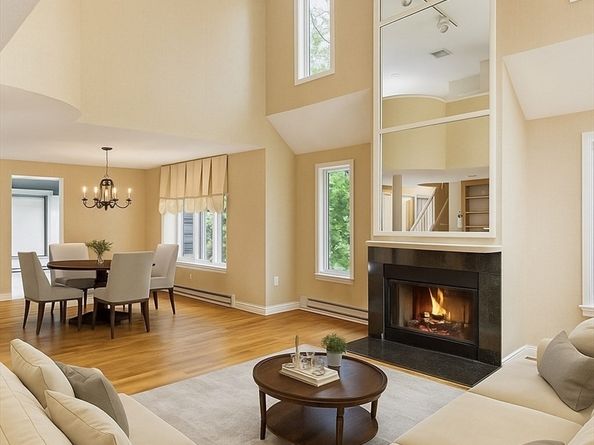 2 Hillside Dr 2, Wayland MA 01778