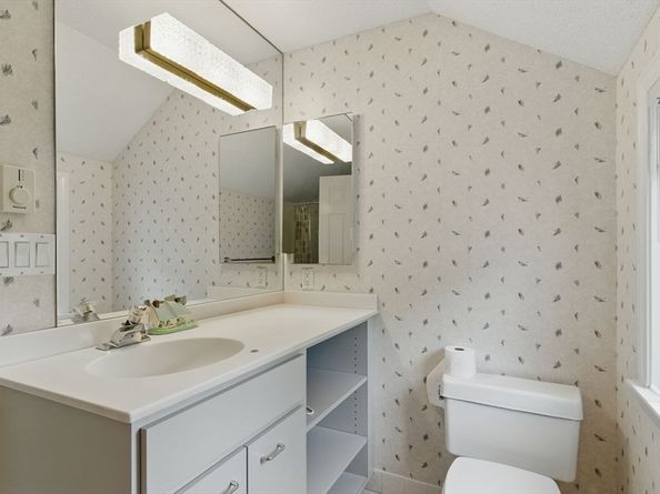 2 Hillside Dr 2, Wayland MA 01778