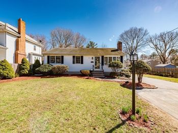 32 Hampden Ave