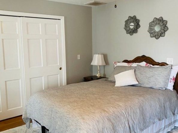 42 Colonial Rd, Webster MA 01570