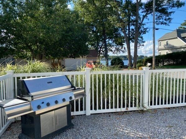 42 Colonial Rd, Webster MA 01570