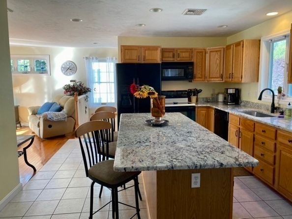 42 Colonial Rd, Webster MA 01570
