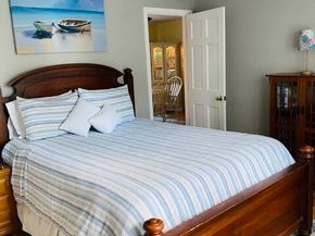 42 Colonial Rd, Webster MA 01570