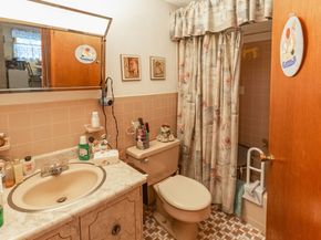 51 Stoughton St, Quincy MA 02169