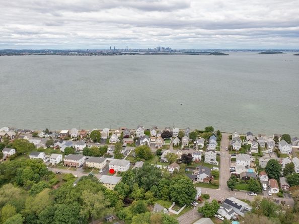 51 Stoughton St, Quincy MA 02169
