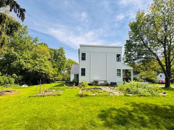 84 Walden Ter, Concord MA 01742