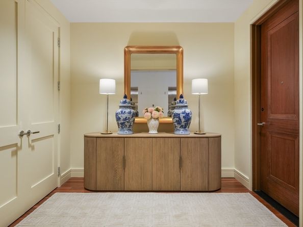 1 Dalton St U5602, Boston MA 02115
