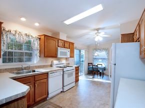 507 Crystal Way, Middleboro MA 02346