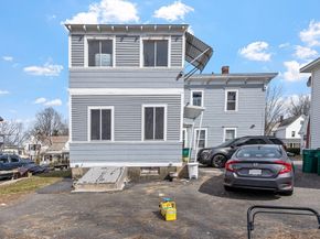 21 Burnap St, Fitchburg MA 01420