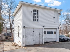 21 Burnap St, Fitchburg MA 01420