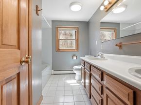 9 Knollwood Dr, Charlton MA 01507