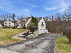 9 Knollwood Dr, Charlton MA 01507