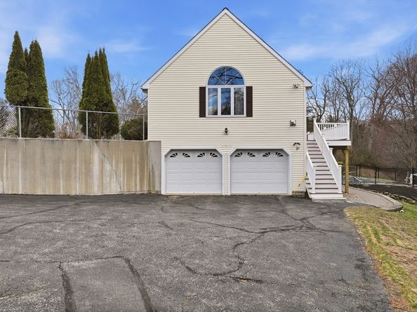9 Knollwood Dr, Charlton MA 01507