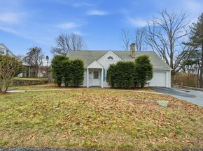 21 Janet Cir, Shrewsbury MA 01545