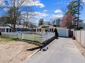 10 Beach Rd, Pembroke MA 02359