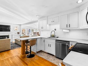 10 Beach Rd, Pembroke MA 02359