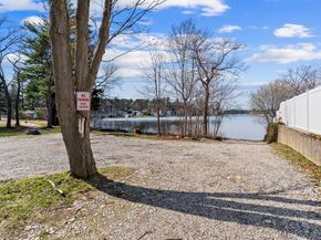 10 Beach Rd, Pembroke MA 02359