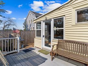 10 Beach Rd, Pembroke MA 02359